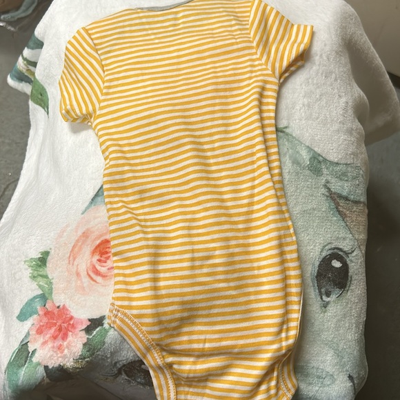 8 Onesies 0/3 months New some with out tags - Picture 16 of 16